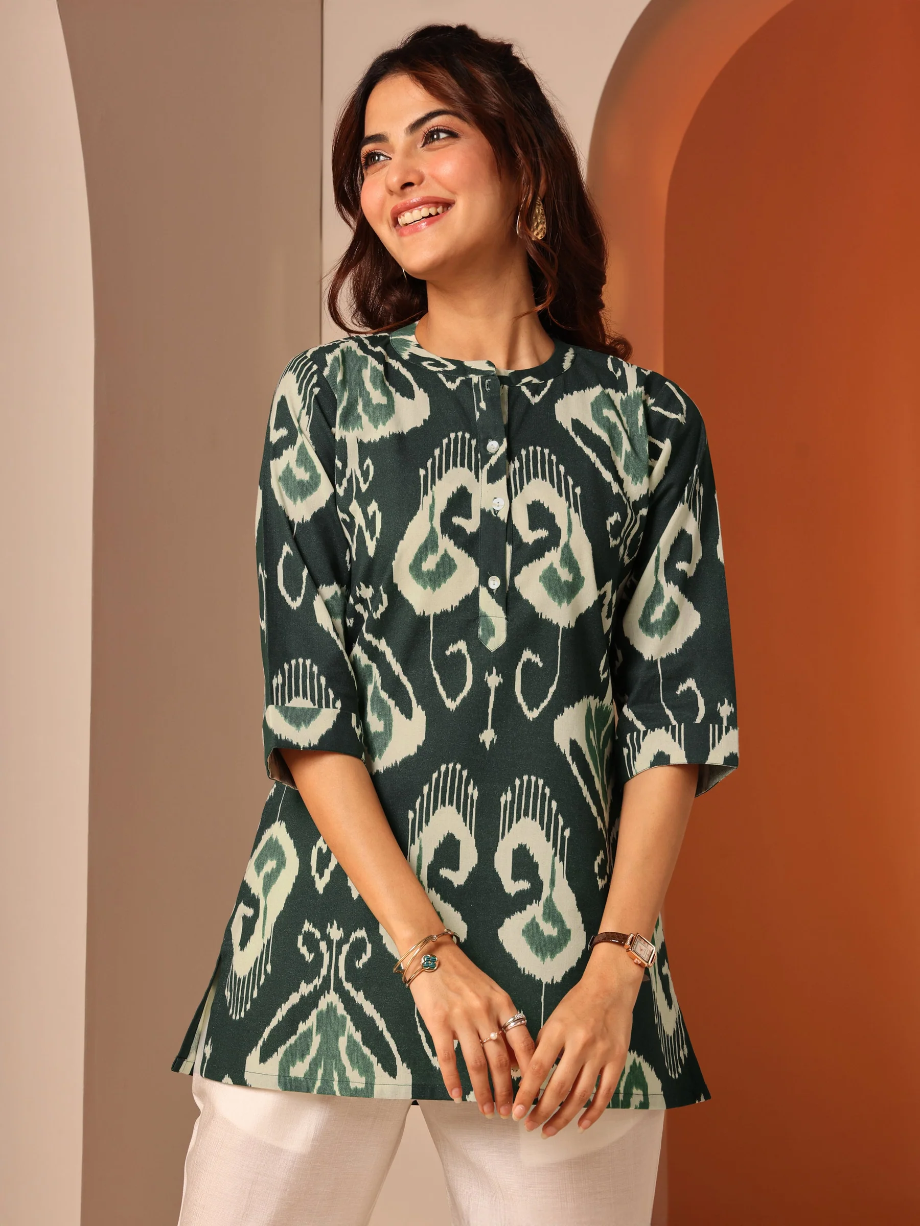 29733_1_44660173-7ddd-4c2a-b3c9-092cb126be50.webp Green Printed Cotton Straight Short Kurti - Image 1